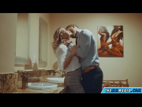 ❤️ Amikor egy bögyös szőke elcsábít egy nyilvános WC-ben ❤ Szex at hu.tubesexer-com.ru